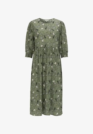 Groen bloemenjurk met elastische driekwartmouwen, ronde halslijn en gelaagd ontwerp. Heeft een zwart-crème bladerenpatroon.