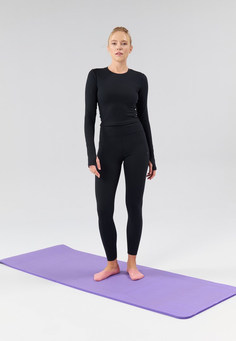 Even&Odd active - ESSENTIAL FITTED CROPPED LONG SLEEVE SPORTS TOP - Ilgarankovis viršutinės dalies drabužis - black, Padidinti