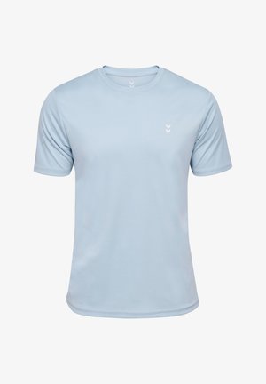 Lys blå kortærmet t-shirt lavet af glat stof, med rund halsudskæring og et lille hvidt logo på brystet.