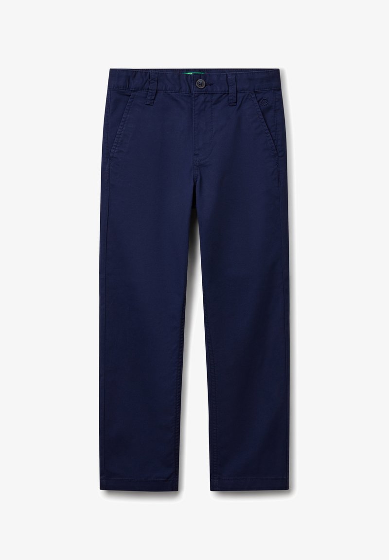 Chinos bleu marine avec une coupe droite, comportant des poches latérales, une fermeture à bouton et des passants de ceinture. Fabriqués en tissu lisse et léger.