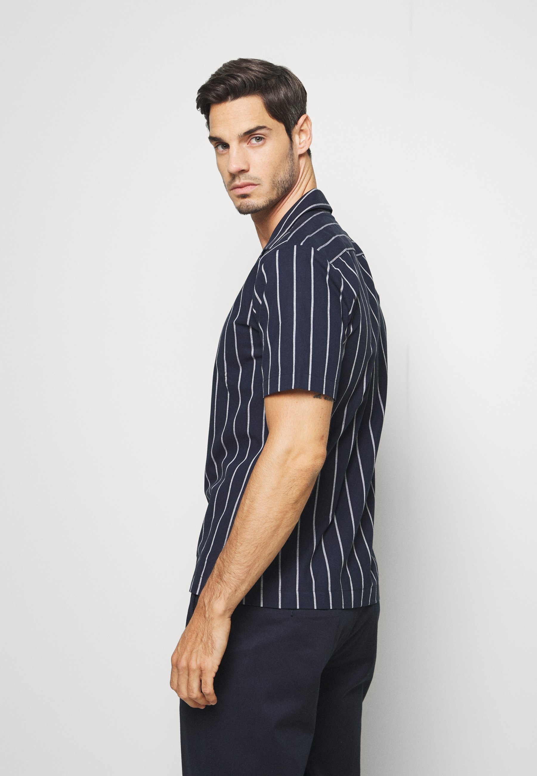 Lindbergh STRIPED RESORT Skjorte dark blue Zalando.no Lindbergh STRIPED RESORT Skjorte dark blue Zalando.no