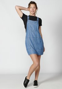 Koroshi STRAP - Haljina od trapera - azul cl light blue