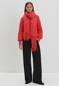 someday. SOFT FRINGE - Sjaal - cosmic coral