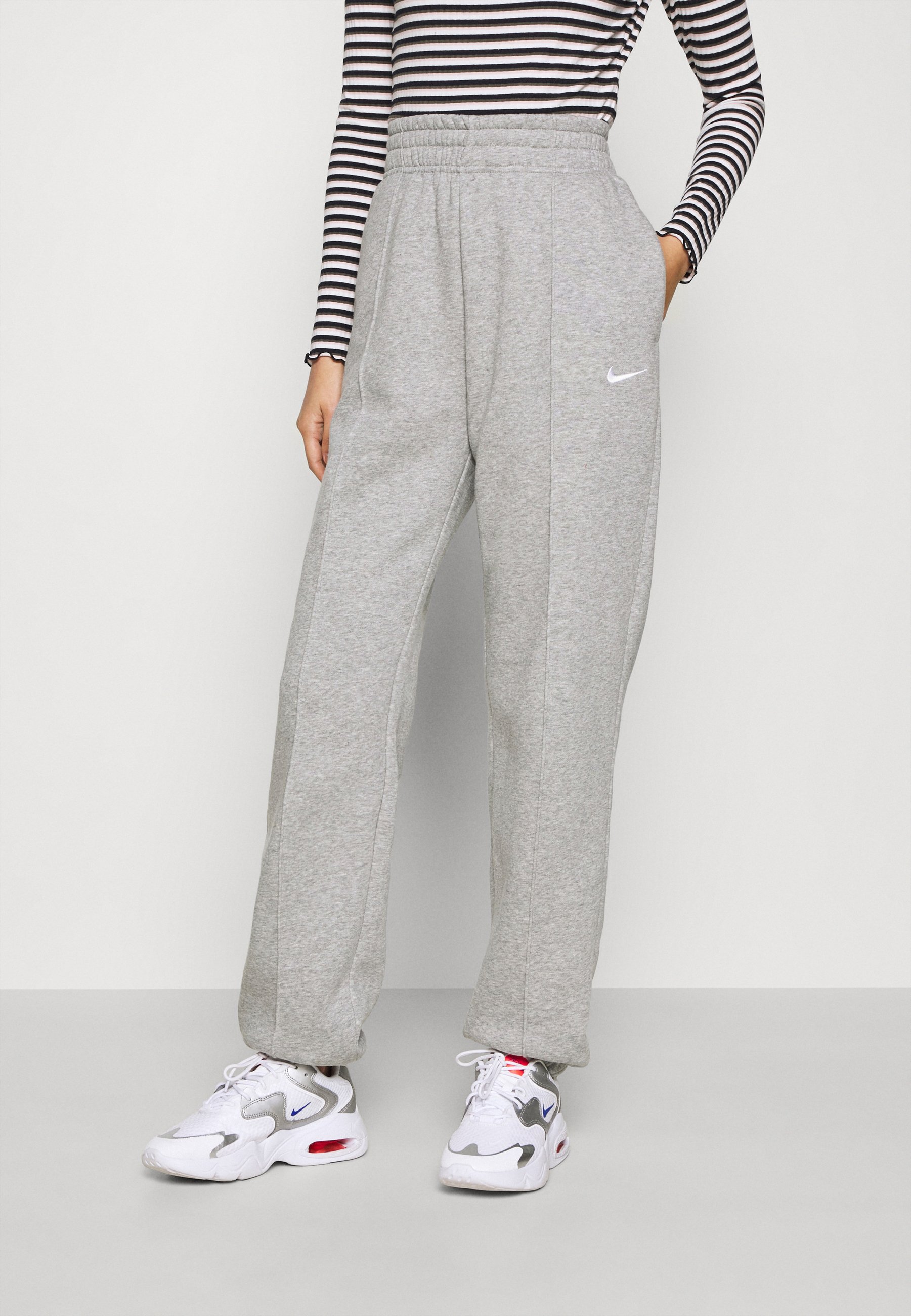 Goed doen Accumulatie Doodt Nike Sportswear PANT - Trainingsbroek - dark grey heather/matte  silver/white/grijs - Zalando.nl