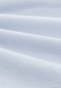 TOM TAILOR STRETCH MIT GÜRTEL - Kratke hlače - light blue white zigzag dobby