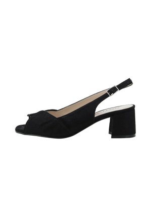 Sandalo slingback in camoscio nero con punta aperta, tacco basso a blocco e cinturino regolabile con fibbia argentata, vista laterale su sfondo bianco.