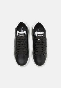 Valentino BOUNCE - Trainers - black/white