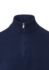 Marineblauer Reißverschluss-Pullover mit hohem, geripptem Kragen aus strukturiertem Strickmaterial, mit metallischem Reißverschluss und dezentem Logodetail.