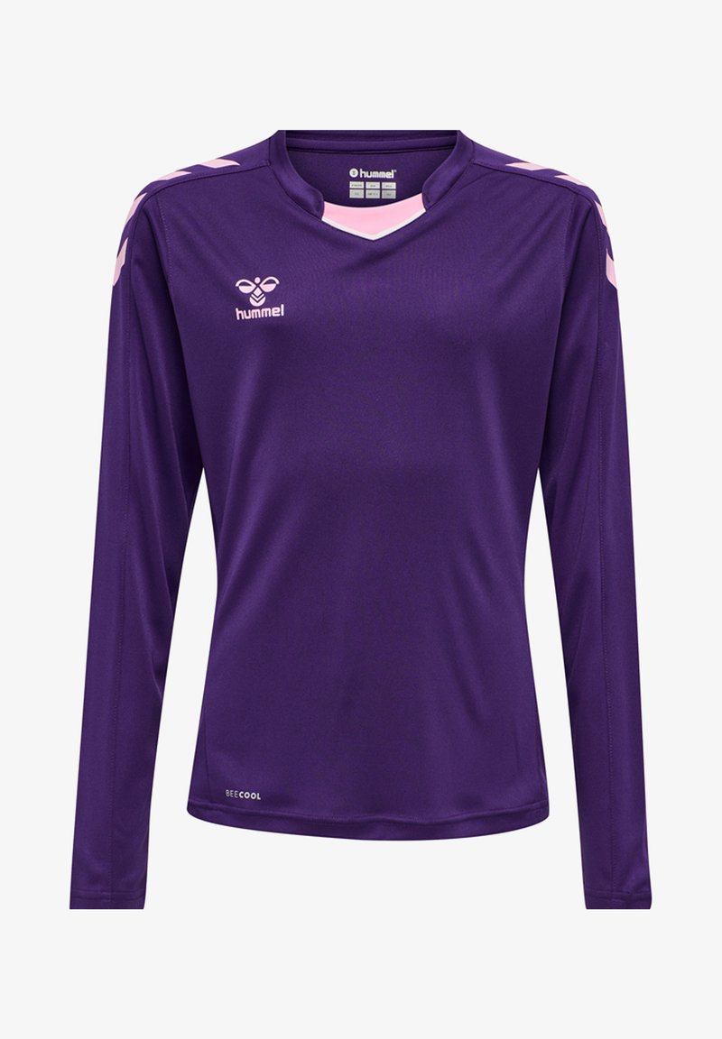 Lilla langærmet sports skjorte lavet af fugttransporterende stof. Har en v-halsudskæring og pink detaljer på skuldrene. "Hummel" logo vist.