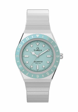 Montre-bracelet Timex à quartz avec bracelet en métal argenté, cadran rond turquoise, index horaires blancs et lunette rotative numérotée de 1 à 12.