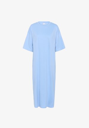 Světle modré, po kolena dlouhé šaty vyrobené z měkké bavlny, s volným střihem, krátkými rukávy a kulatým výstřihem bez vzorů nebo akcentů.