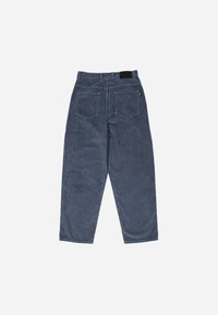 Pantaloni in corda blu con vestibilità rilassata, dotati di piacevole elastico in vita, due tasche posteriori e tessuto testurizzato. Mostrati a testa in giù.