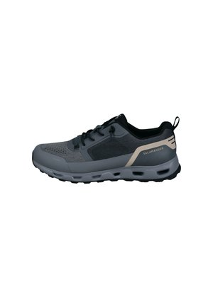 Grau und schwarz atmungsaktiver Sportschuh mit Schnürverschluss, dicker Sohle und "Salamander"-Branding an der Ferse.