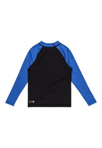 Långärmad rashguard med svart kropp och blå ärmar, tillverkad av ett mjukt, sträckbart material med kontrasterande sömmar.