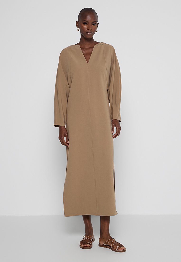 By Malene Birger Maxi-jurk beige By Malene Birger Maxi-jurk beige