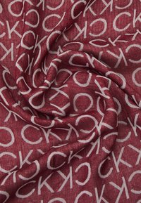 Calvin Klein MONOGRAM SCARF 130x130 - Skjerf - biking red