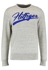 Jasnoszara bluza z dzianiny, z niebieskim haftowanym logo "Hilfiger" na piersi oraz ściągaczami przy rękawach i u dołu.