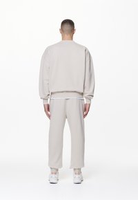 Pegador LOGO OVERSIZED SWEATER - Felpa - washed dust cream