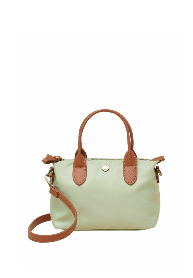 Bolso pequeño de color verde claro con asas de cuero marrón y correa de hombro desmontable, cierre de cremallera y detalle redondo de logotipo metálico.