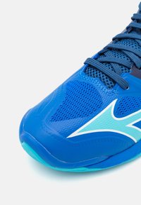 Mizuno WAVE MIRAGE 5 - Kézilabdacipő - mugen blue/white/estate blue