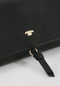 Thumbnail Image 7