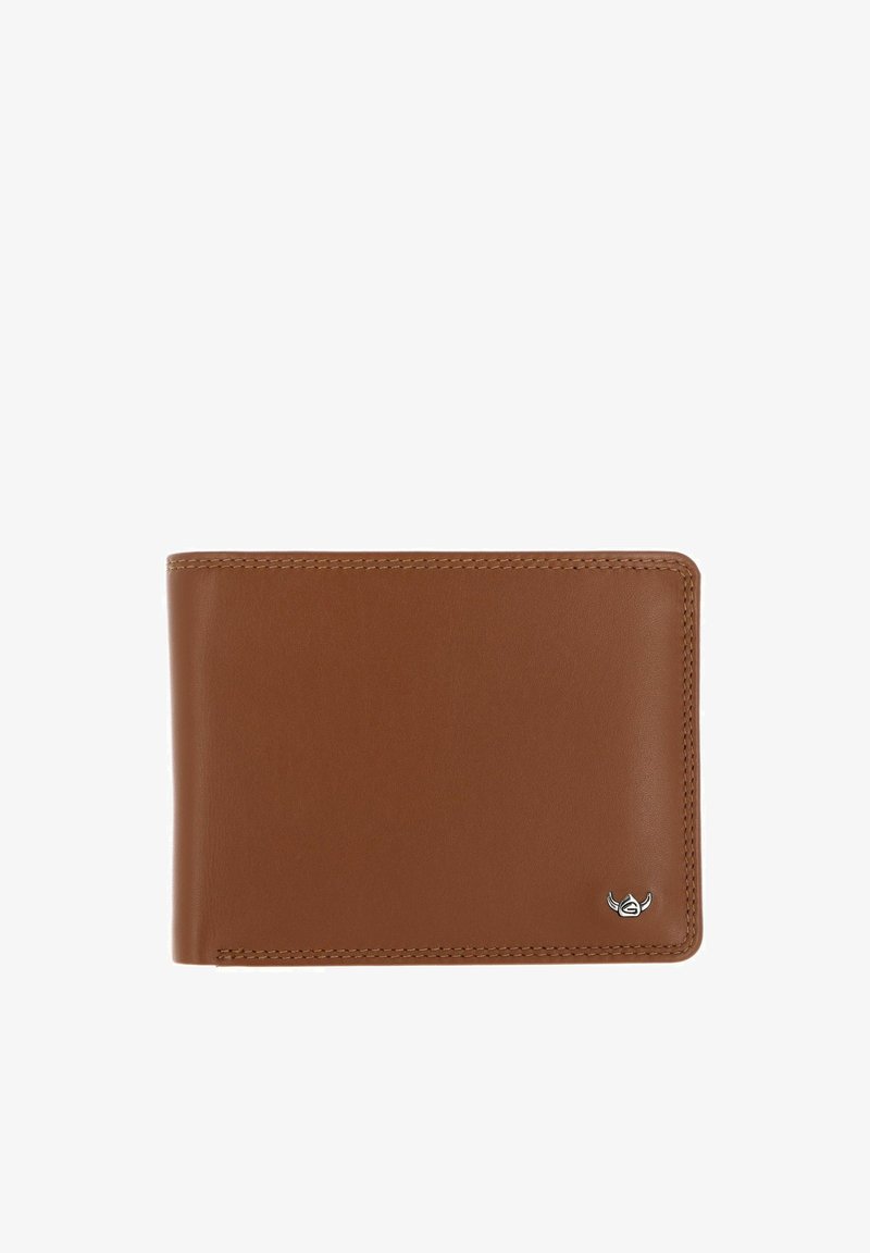 Portefeuille bifold en cuir marron avec coutures visibles et petit logo argenté en bas à droite sur fond blanc.