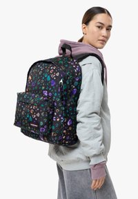 Eastpak OUT OF OFFICE - Mochila - beastimal black