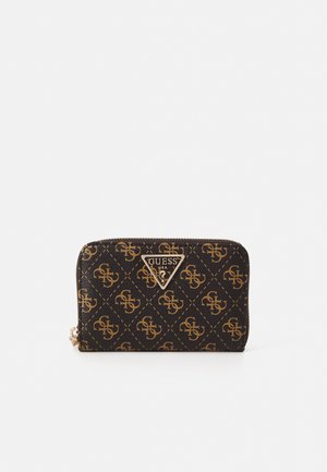 Portafoglio nero con superficie testurizzata e motivi geometrici marroni, logo in metallo dorato e chiusura con zip. Forma rettangolare compatta.