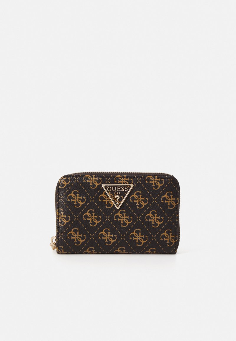 Portafoglio nero con superficie testurizzata e motivi geometrici marroni, logo in metallo dorato e chiusura con zip. Forma rettangolare compatta.