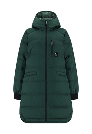 Groene gewatteerde jas met een capuchon, rits aan de voorkant, ritszak en elastische manchetten. Heeft horizontale stiknaden en een licht gebogen zoom.