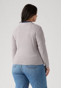 Levi's® Plus ESSENTIAL TEE - Hosszú ujjú felső - turmeric/navy blazer