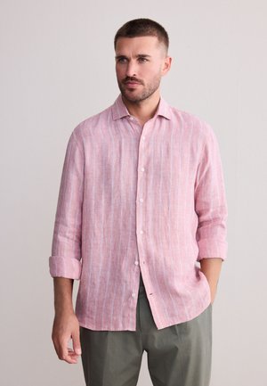 REGULAR FIT - STRIPE BASKET WEAVE LONG SLEEVE CUTAWAY COLLAR - Krekls - coral pink