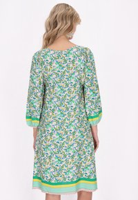 usha Vapaa-ajan mekko - green multicolor