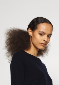 Davida Cashmere CURVED SWEATER - Camisola - navy