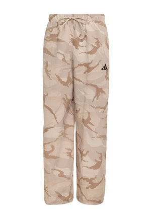 adidas Sportswear, ADIDAS SPORTSWEAR SEASONAL ESSENTIALS CAMO WOVEN PARACHUTE PANTS - Træningsbukser - multicolor   chalky brown   crystal linen   light brown