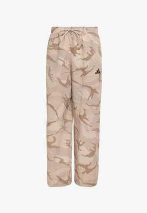 adidas Sportswear, ADIDAS SPORTSWEAR SEASONAL ESSENTIALS CAMO WOVEN PARACHUTE PANTS - Pantalon de survêtement - multicolor chalky brown crystal linen light brown