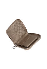Metallic taupe læderpasser med lynlåslukning, indvendige kortlommer og en glat, tekstureret finish. Kompakt og funktionelt design.