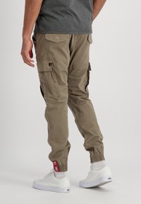 Alpha Industries AIRMAN PANT - Cargo hlače - taupe