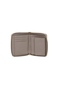 Portafoglio compatto in pelle color taupe con zip dorata, tre scomparti per carte, tasca aperta per monete e vano piatto per banconote all'interno.
