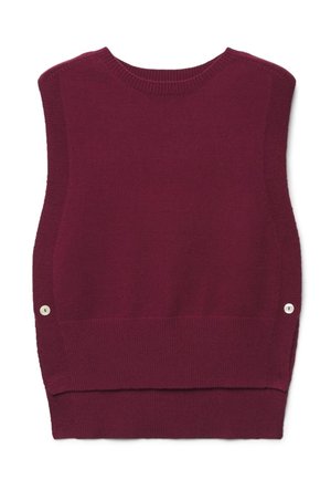 Gilet sans manches en maille rouge foncé avec col rond et ourlet côtelé, avec de petits boutons blancs de chaque côté près de la taille.