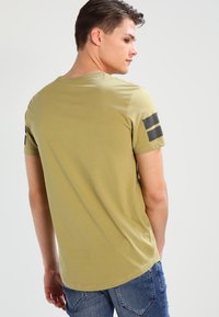 Jack & Jones JCOBORO TEE CREW NECK - T-shirts print - cedar