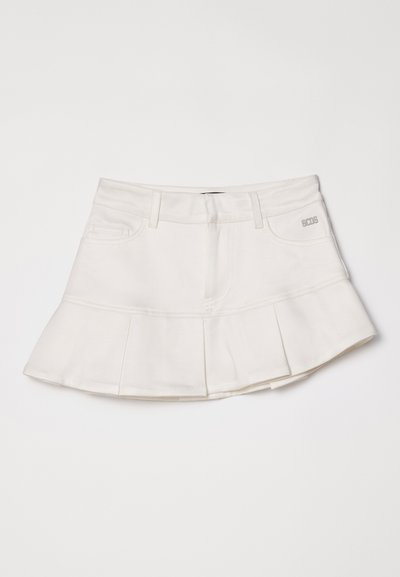 White denim skirt featuring a fitted waist and a flared pleated hem. Includes front pockets and a small logo detail on the waistband.