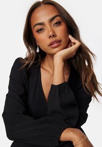Bubbleroom V-NECK STRUCTURED L/S DRESS - Jurk - black