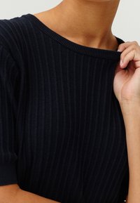 TATUUM Sweter