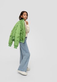 s.Oliver REGULAR FIT / SUPER HIGH RISE / WIDE LEG - Flared Jeans - blau