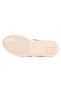 Sola di sneaker bianca con un motivo testurizzato, caratterizzata da un sottopiede in gomma beige e una superficie liscia e piatta per la trazione.