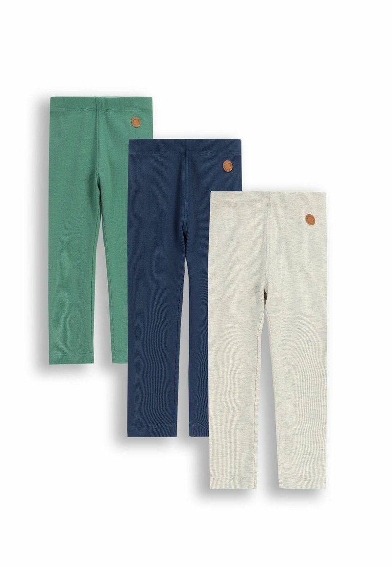 Trzy pary prążkowanych legginsów w kolorach zielonym, granatowym i jasnoszarym. Każda para ma małą okrągłą brązową metkę na pasku.