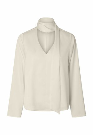 Kremfarget bluse med lange ermer, V-hals og påsydd skjerfdetalj rundt halsen, vist på hvit bakgrunn.
