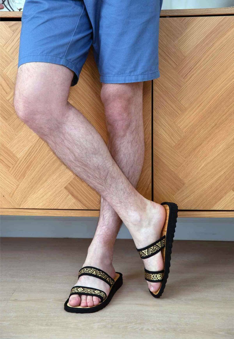 CINNEA MAYA - Mules - gold gemustert