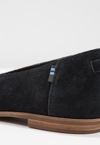 TOMS Ballerinaskor - black